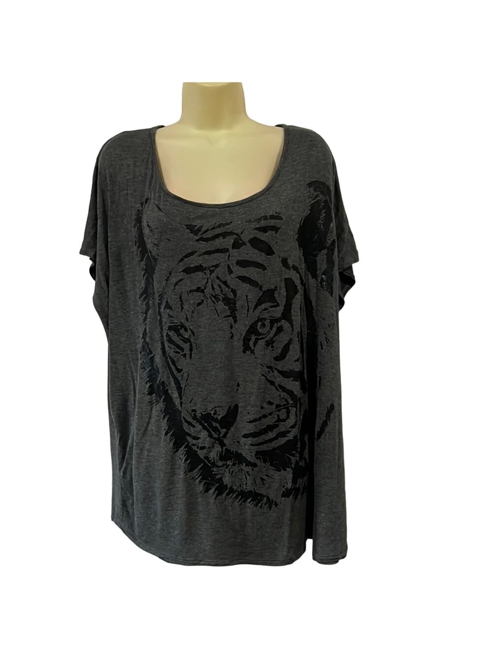 Free Kisses Plus Size 2X Oversized Gray Knit Tunic with Tiger and shredded Back